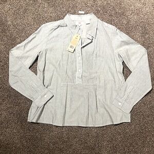 New with tags. Medium Levi’s blouse